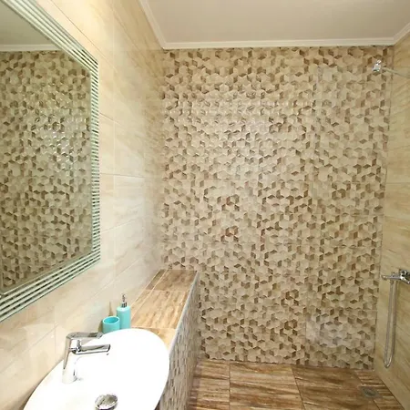 Panos House Коинира